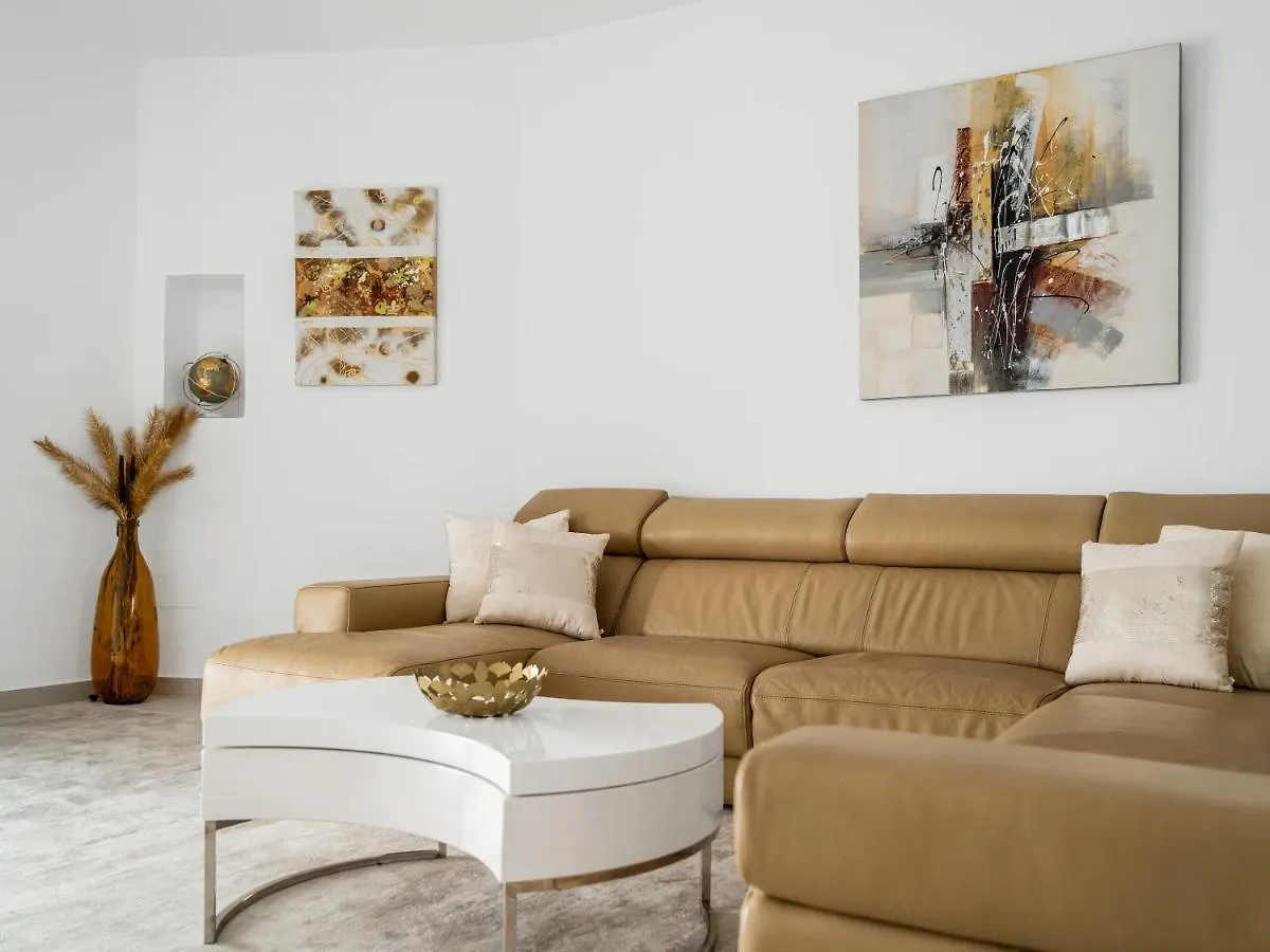 Sanders Sol 1 - Smart Three-Bedroom Apartment In The Center Of Puerto Banus Nightlife Marbella